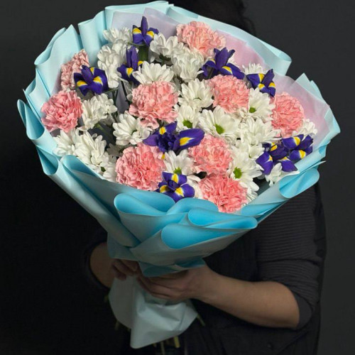 Букет с хризантемой и ирисами