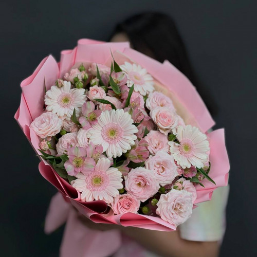 Сборный букет с гермини, розами