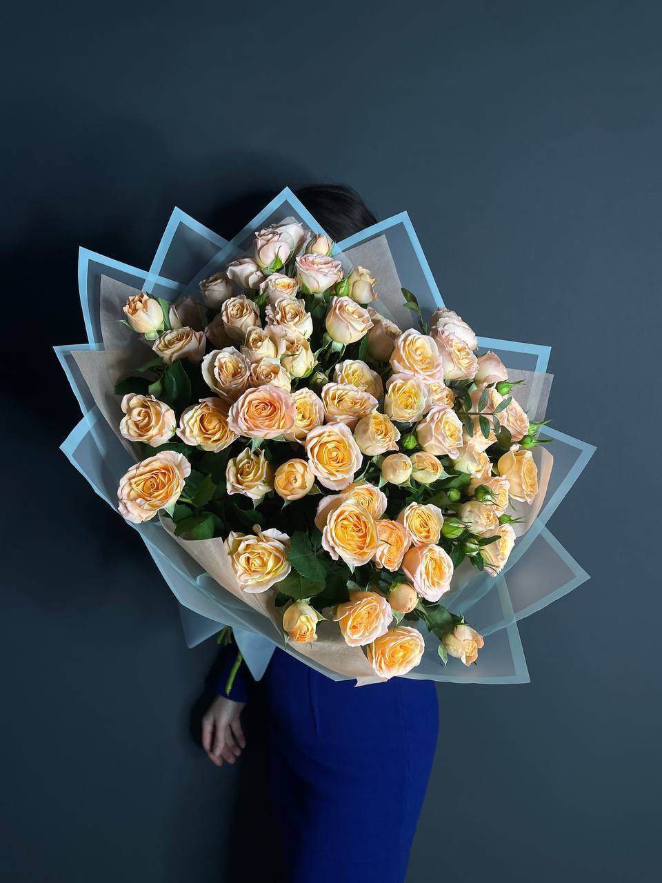 11 кустовых роз