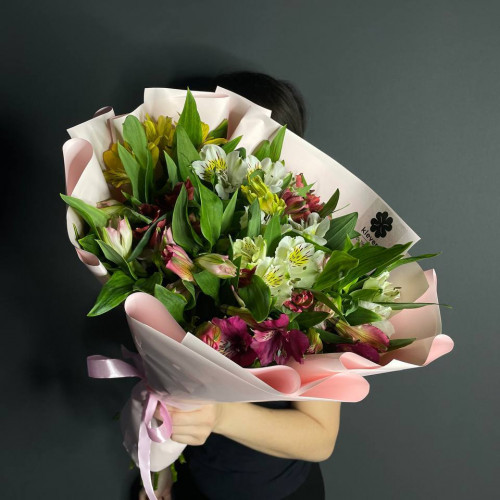 Букет из 15 альстромерий