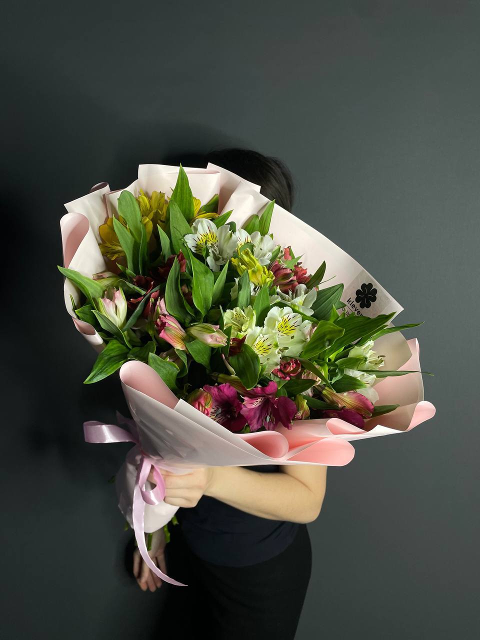 Букет из 15 альстромерий